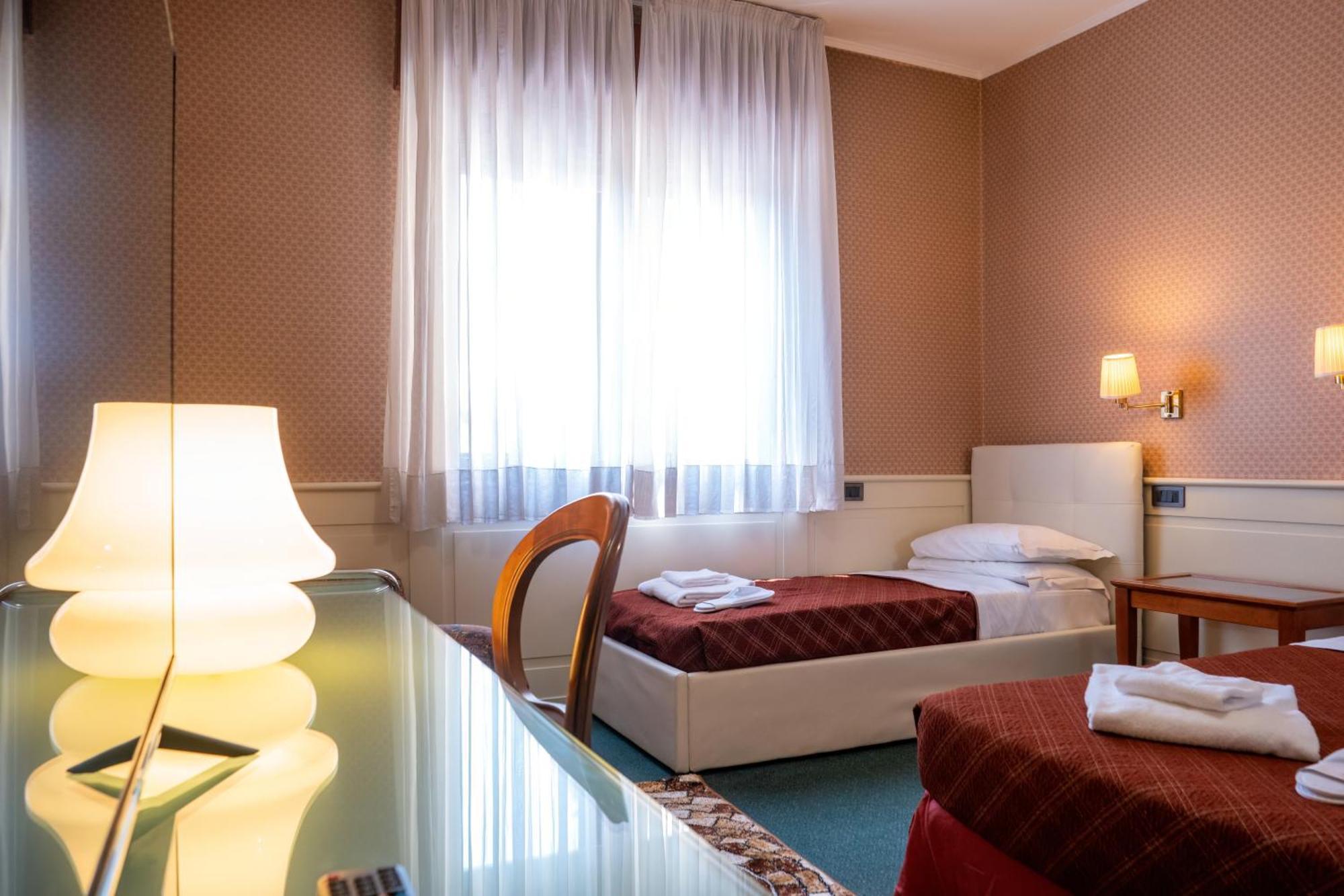 Hotel Alla Giustizia เมสเตร ภายนอก รูปภาพ